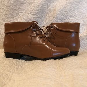Brown leather Valley Lane women’s ankle shoes